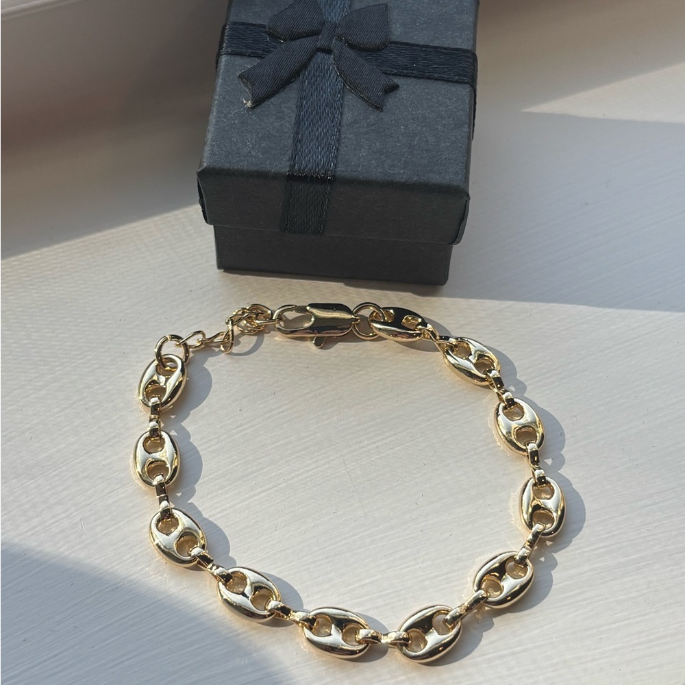 Gold Link Bracelet - Elegant Women’s Bracelet - Picture 9 of 9